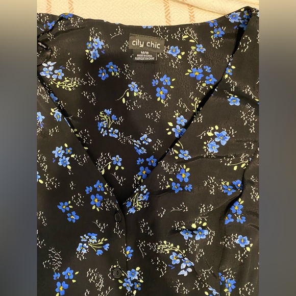 City Chic Plus Size Short Sleeve Dress - Picture 2 of 5